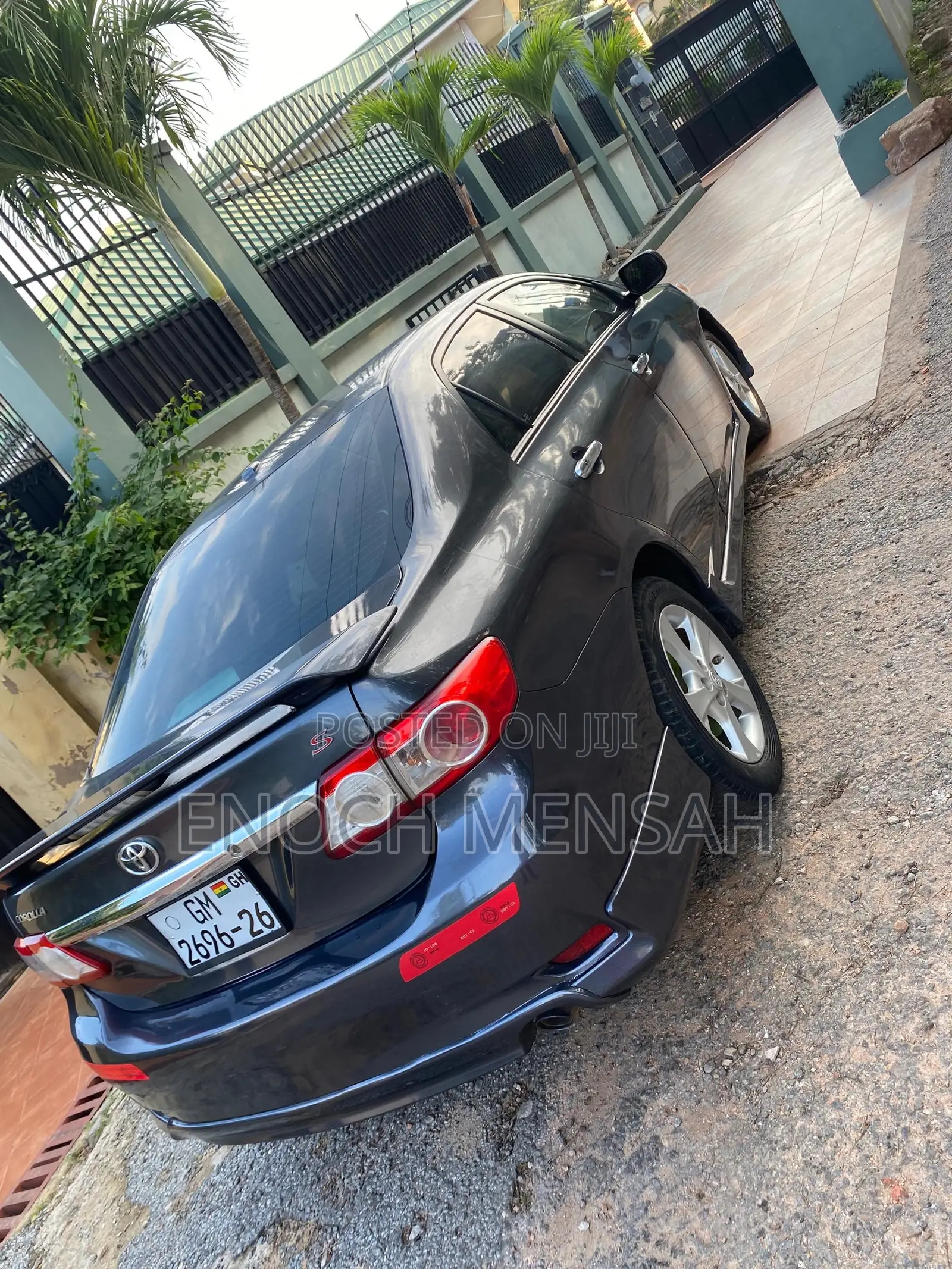 Toyota Corolla L 4dr Sedan (1.8L 4cyl 5M) 2013 Gray