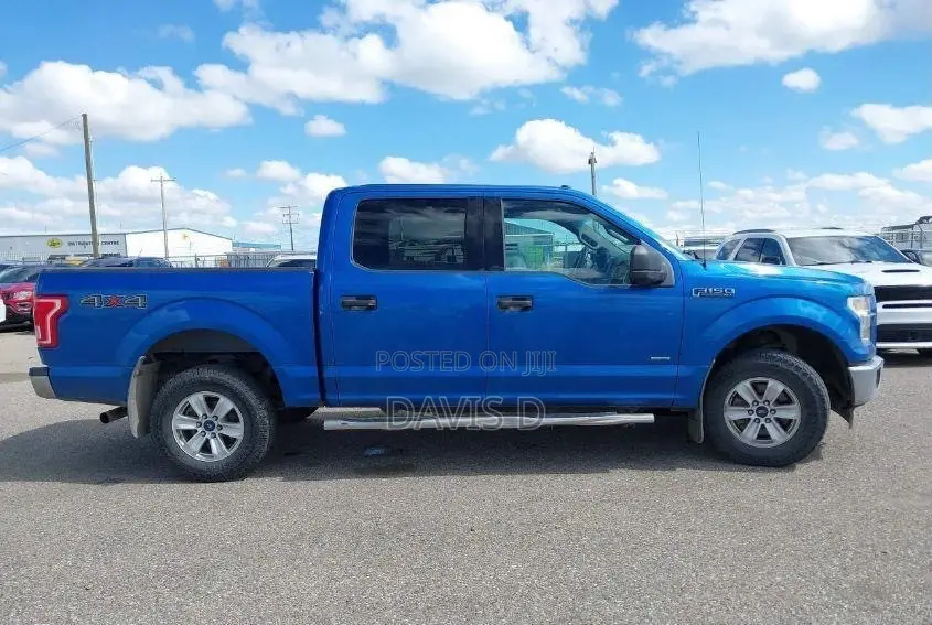 Ford F-150 Lariat 4x2 SuperCrew Cab Styleside 6.5 ft. box 157 in. WB