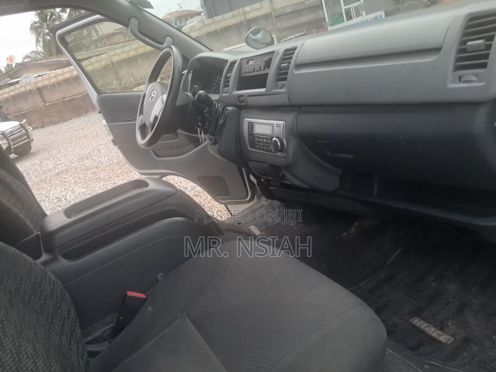 Toyota HiAce 2014 Silver