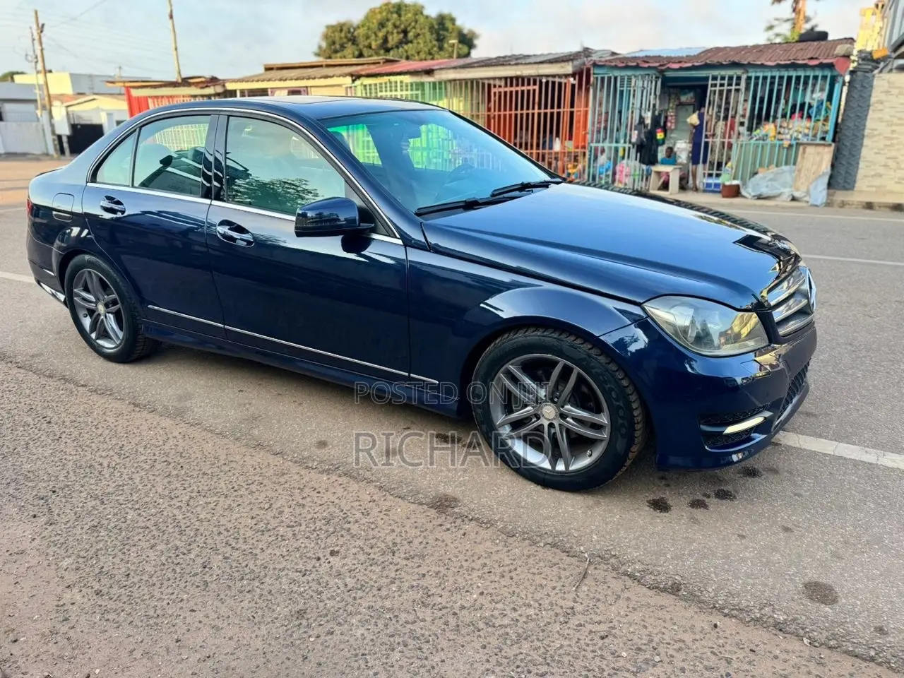 Mercedes-Benz C250 2014 Blue
