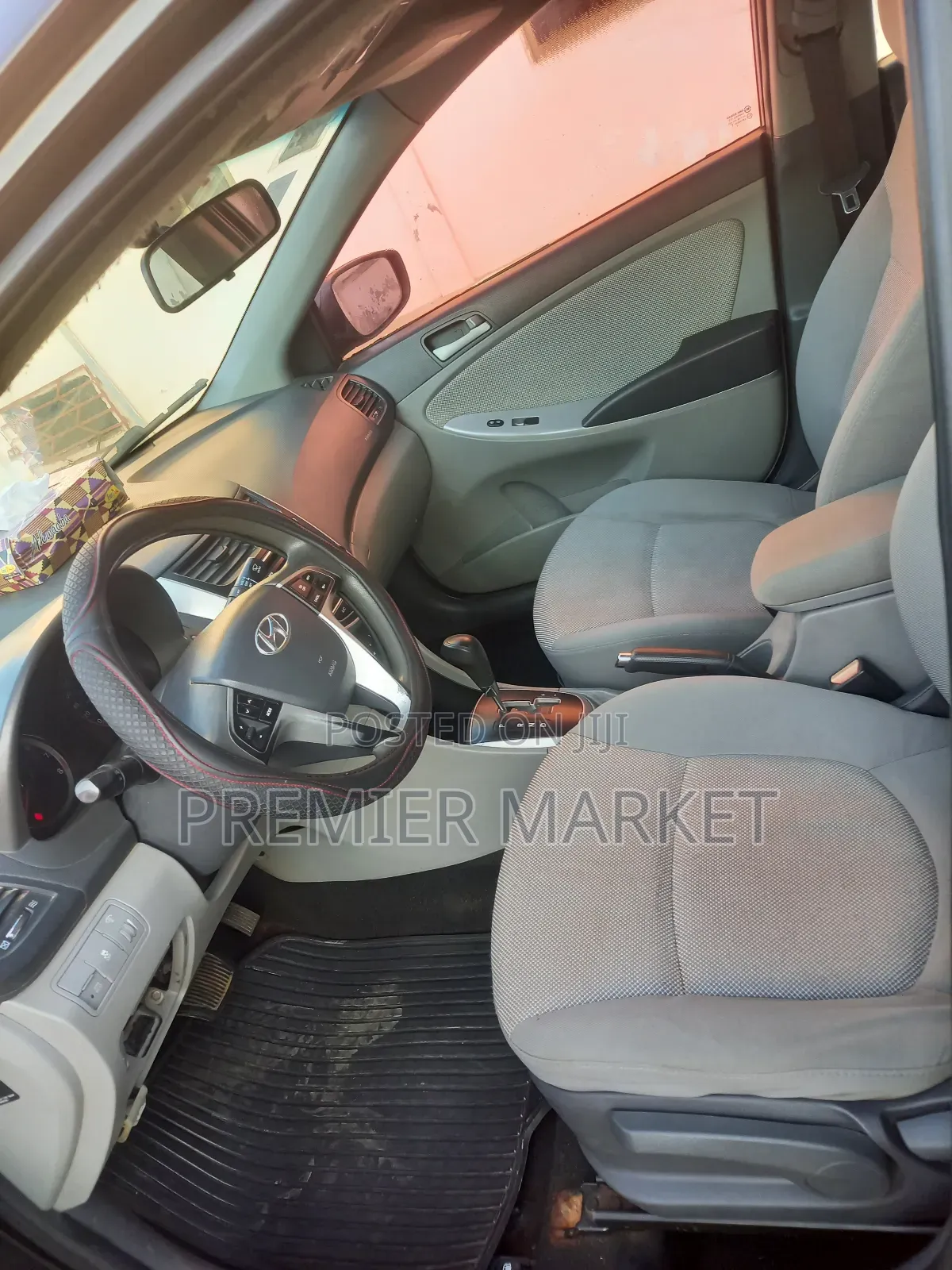Hyundai Accent SE 2011 Black