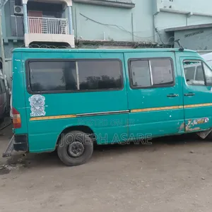 Mercedes-Benz Sprinter 2010 Green