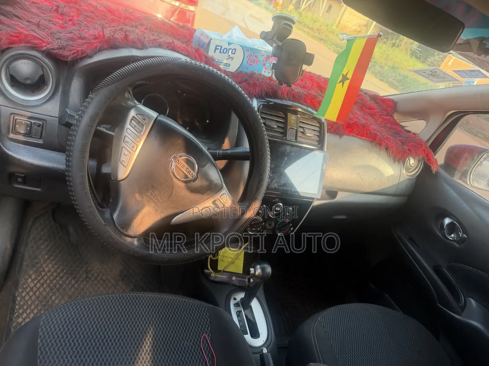 Nissan Versa 2011 Red