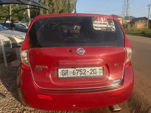 Nissan Versa 2011 Red