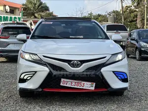 Toyota Camry 2019 White