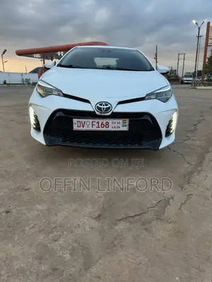 Toyota Corolla SE (1.8L 4cyl 2A) 2018 White