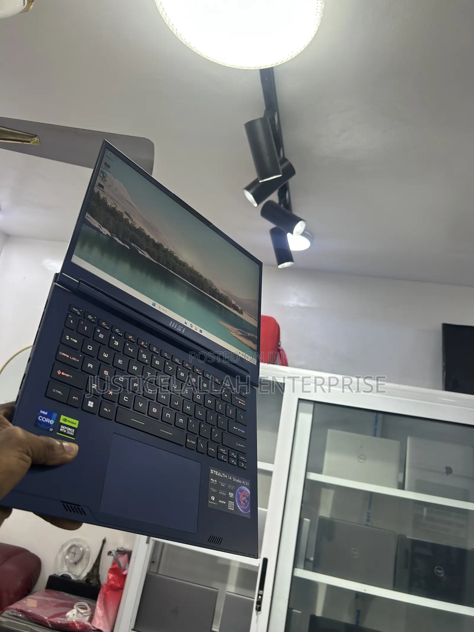 Laptop MSI Stealth 14 Studio A13VF 16GB Intel Core i7 SSD 512GB