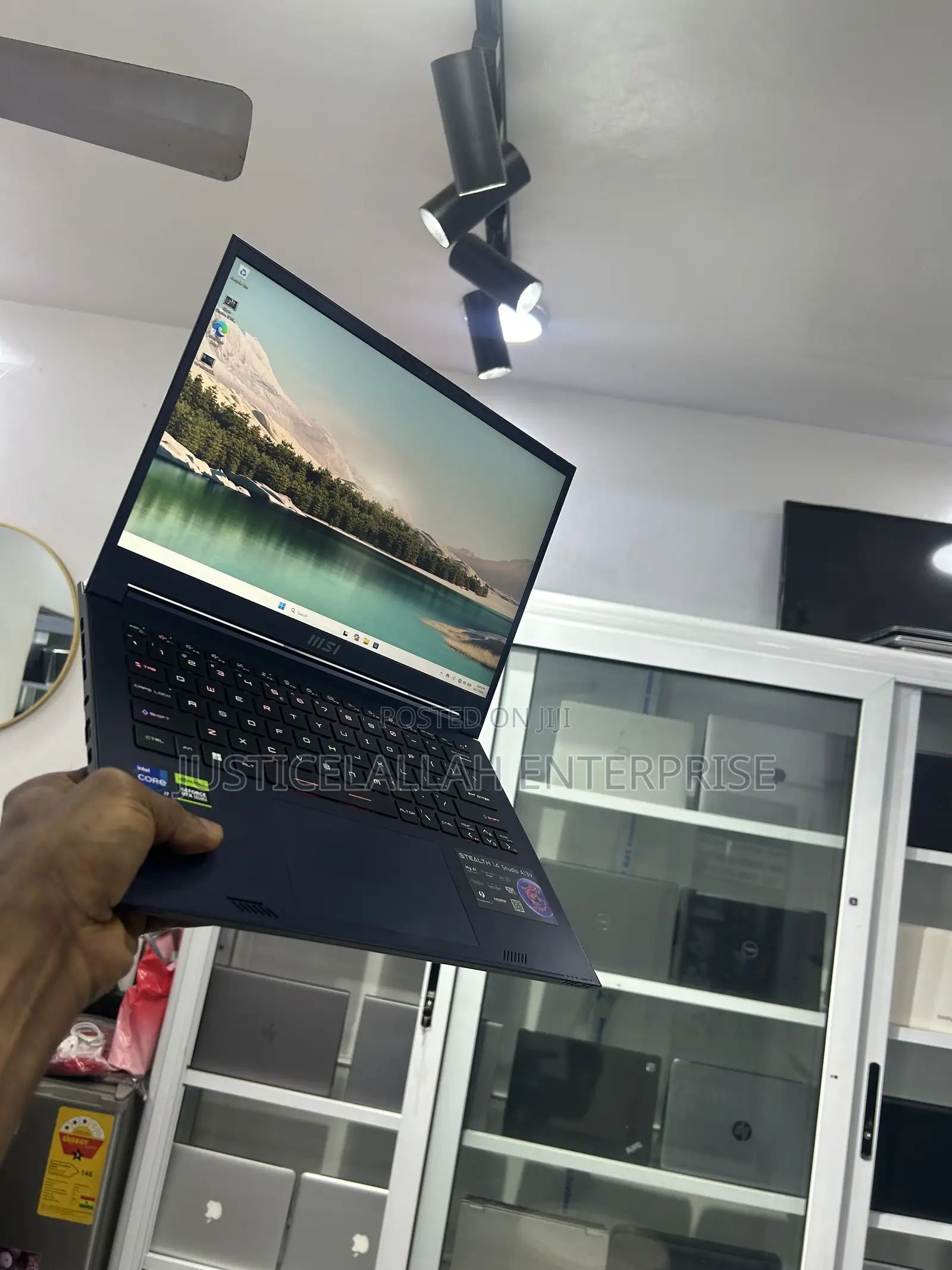 Laptop MSI Stealth 14 Studio A13VF 16GB Intel Core i7 SSD 512GB