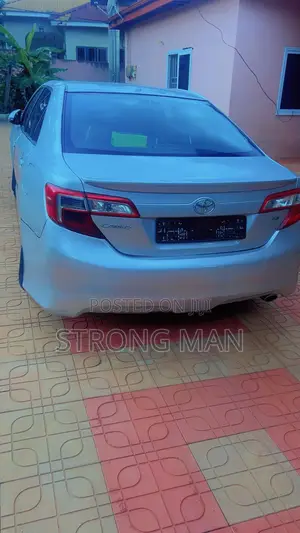 Toyota Camry SE 4dr Sedan (2.5L 4cyl 6A) 2014 Silver
