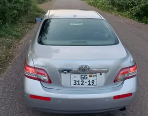 Toyota Camry LE 4dr Sedan (2.5L 4cyl 6A) 2011 Silver