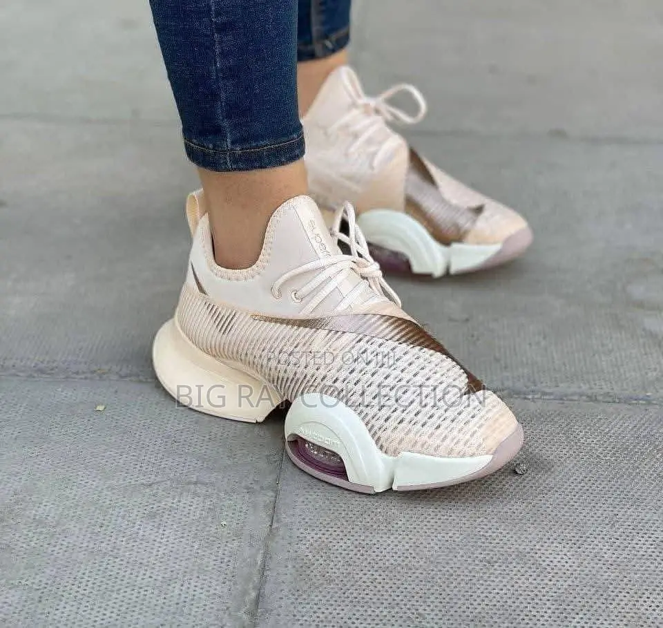 Classy Lady’s Nike Sneaker 😍🛍🛍