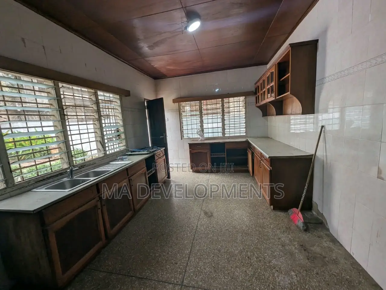 5bdrm Apartment in Madev Realty, Tantra Hills for rent