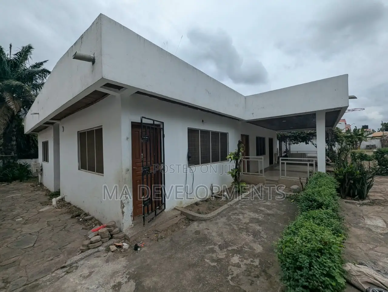 5bdrm Apartment in Madev Realty, Tantra Hills for rent