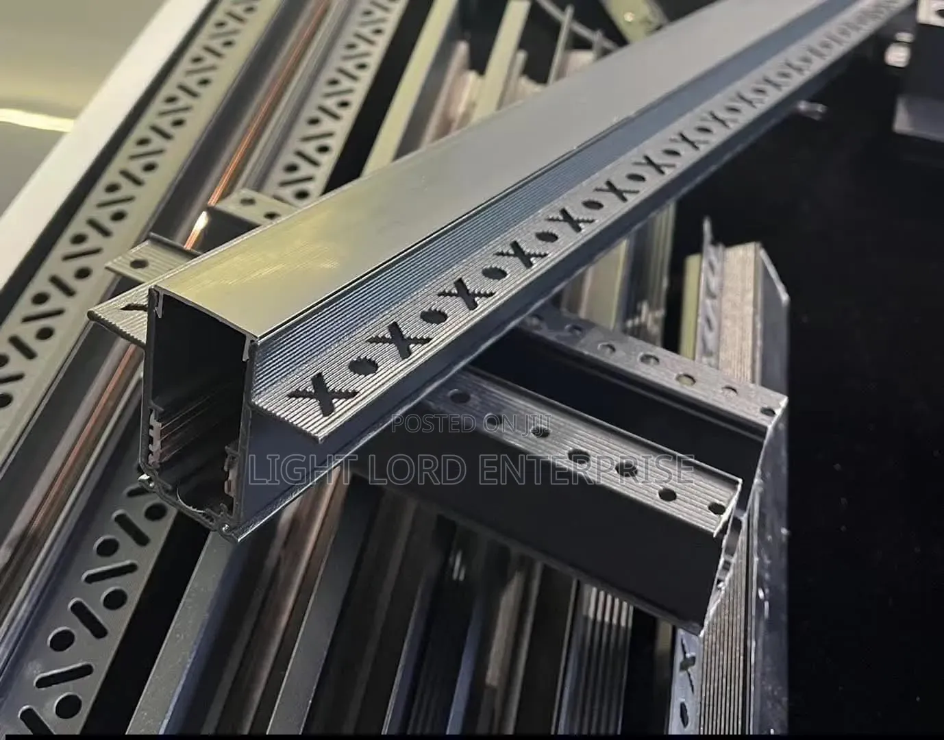 Splendid Metallic  Rescessed Magnetic Track Bar 3M