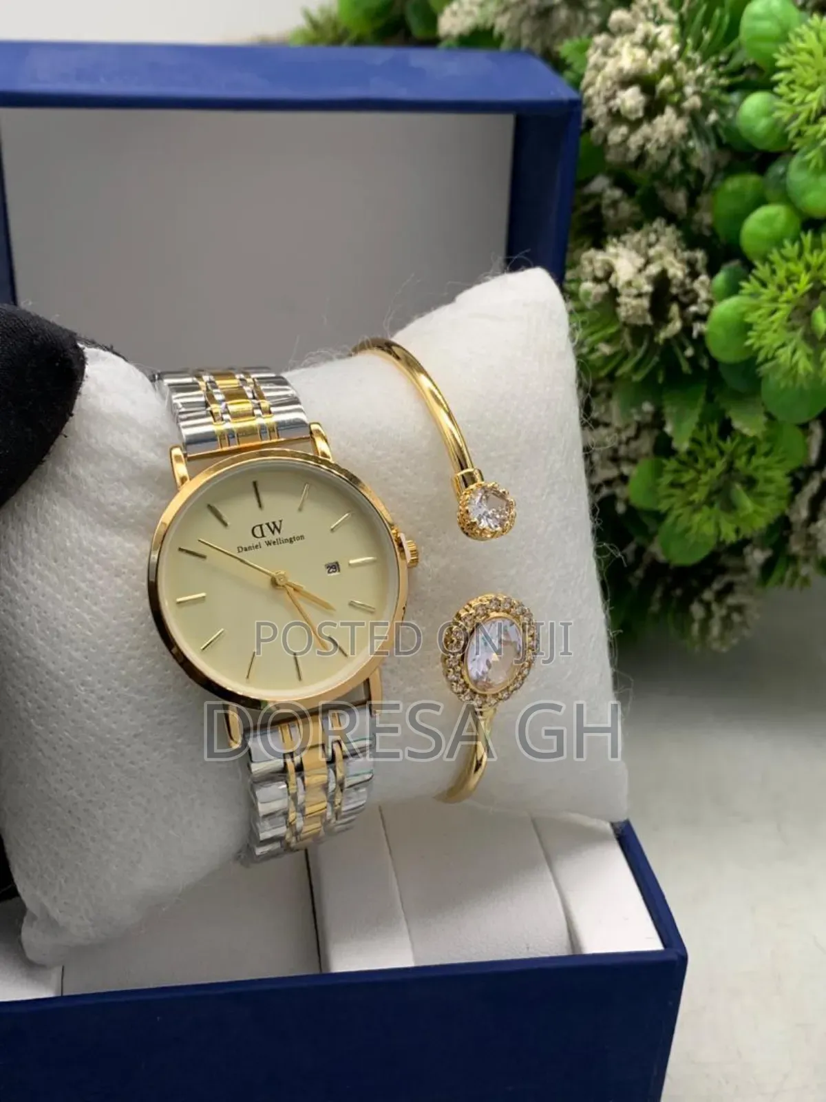 Ladies Daniel Wellington Watch With Bangles– Gift Set