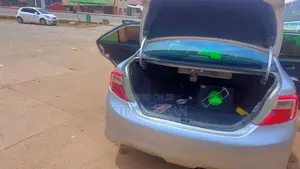 Toyota Camry SE 4dr Sedan (2.5L 4cyl 6A) 2014 Silver