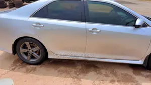 Toyota Camry SE 4dr Sedan (2.5L 4cyl 6A) 2014 Silver