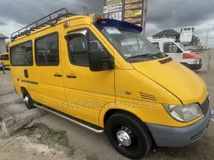 Mercedes-Benz Sprinter 2009 Yellow