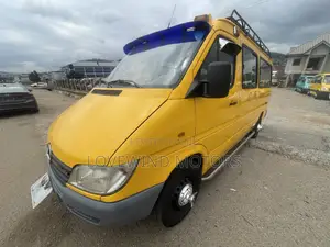 Mercedes-Benz Sprinter 2009 Yellow
