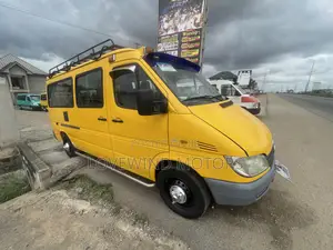 Mercedes-Benz Sprinter 2009 Yellow