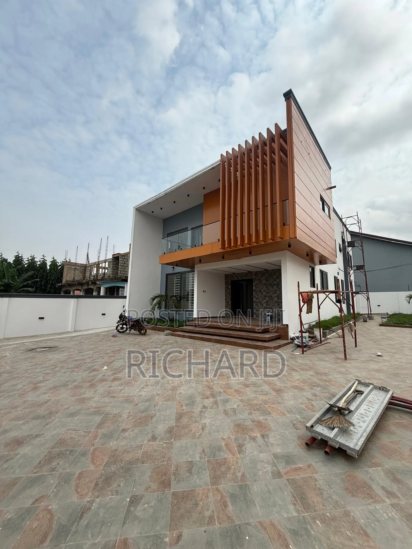 4bdrm House in Freeholdings Estate, Unity Closed for sale