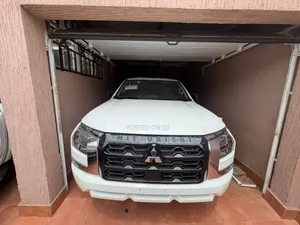 New Mitsubishi L200 2025 White