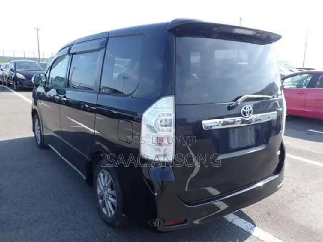 Toyota Voxy 2013 Black
