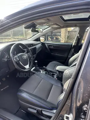 Toyota Corolla SE (1.8L 4cyl 2A) 2018 Gray
