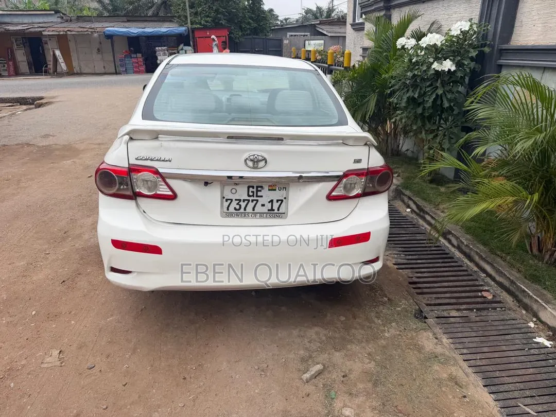 Toyota Corolla 2012 White