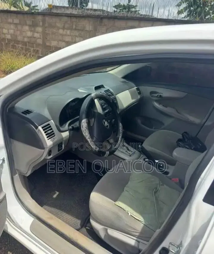 Toyota Corolla 2012 White