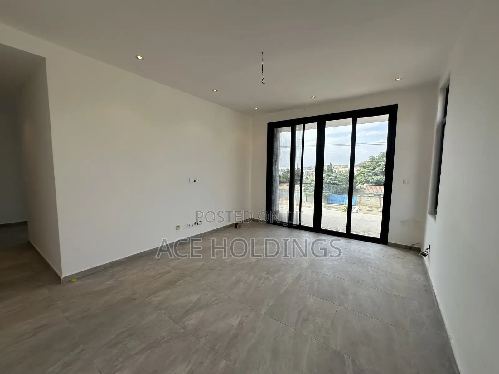 4bdrm Mansion in East Legon Hills for rent
