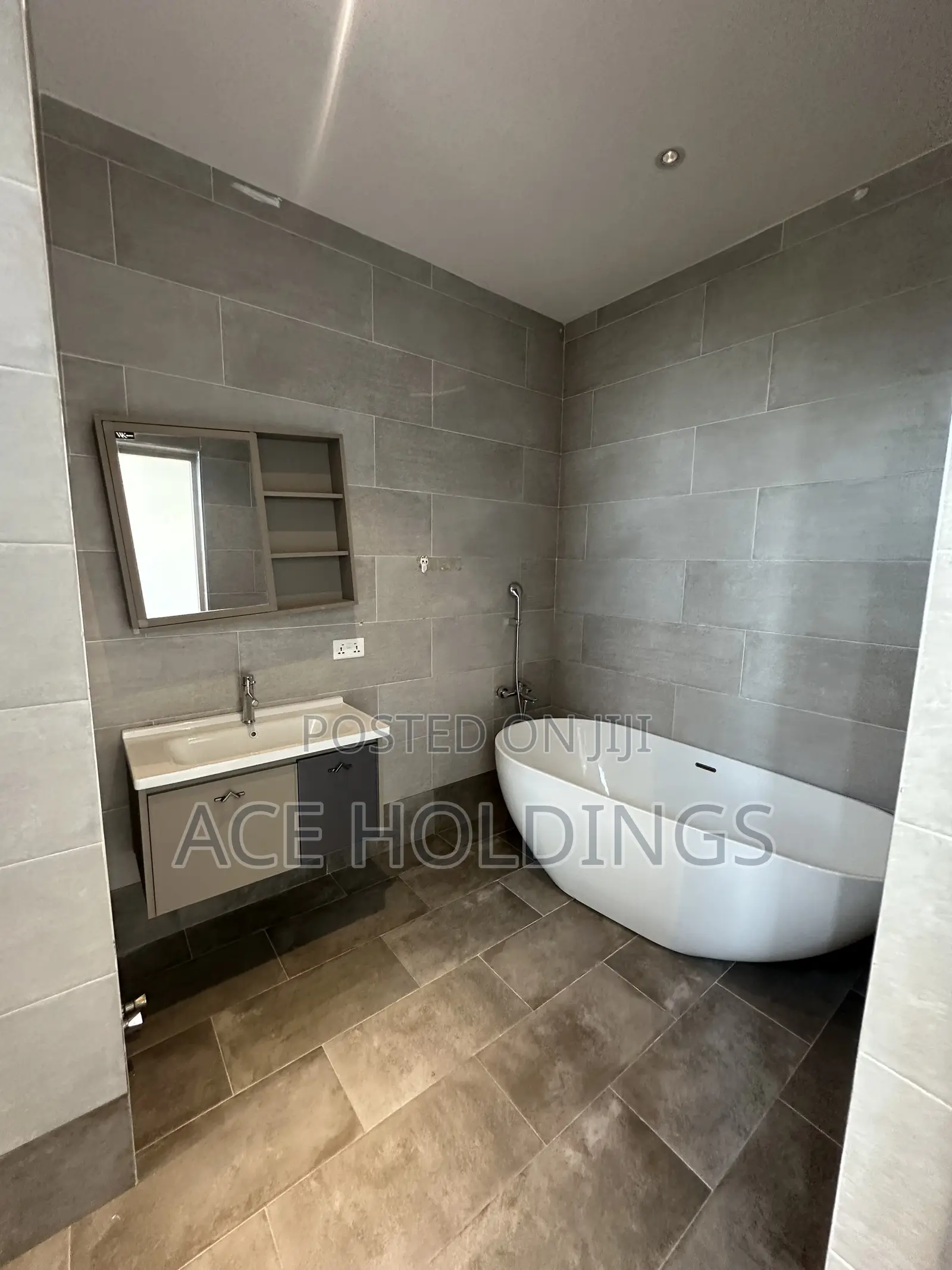4bdrm Mansion in East Legon Hills for rent