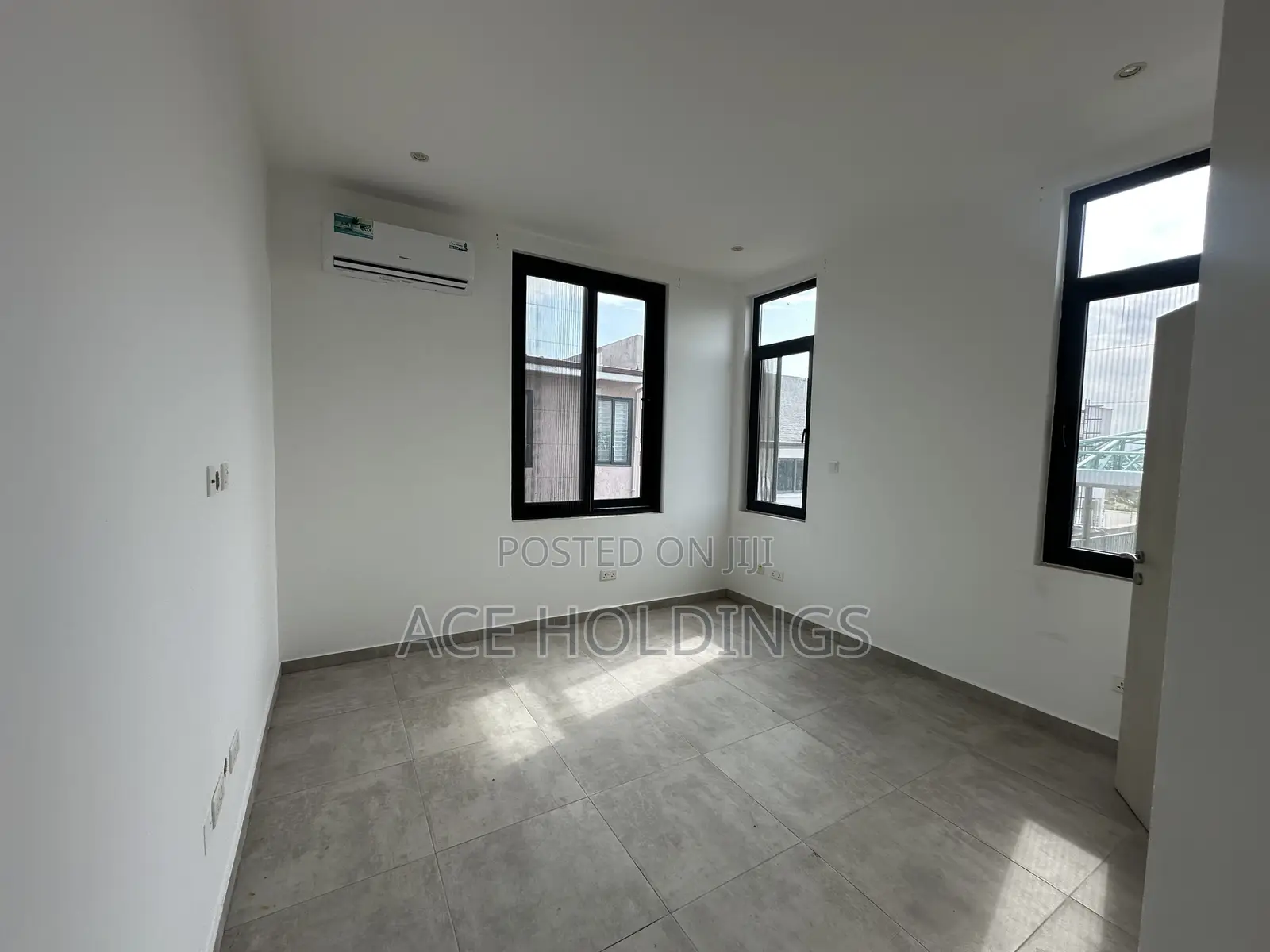 4bdrm Mansion in East Legon Hills for rent