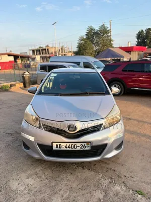 Toyota Vitz 2013 Silver