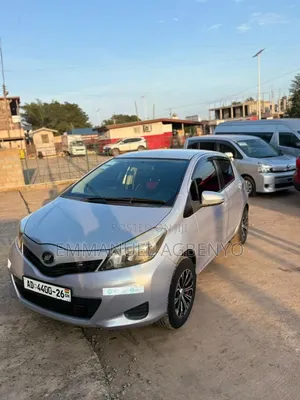 Toyota Vitz 2013 Silver