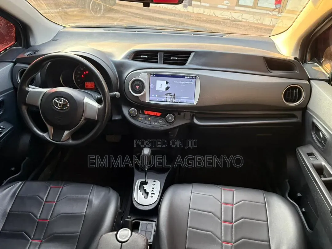 Toyota Vitz 2013 Silver