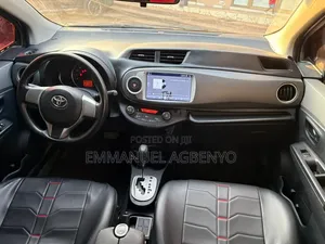 Toyota Vitz 2013 Silver
