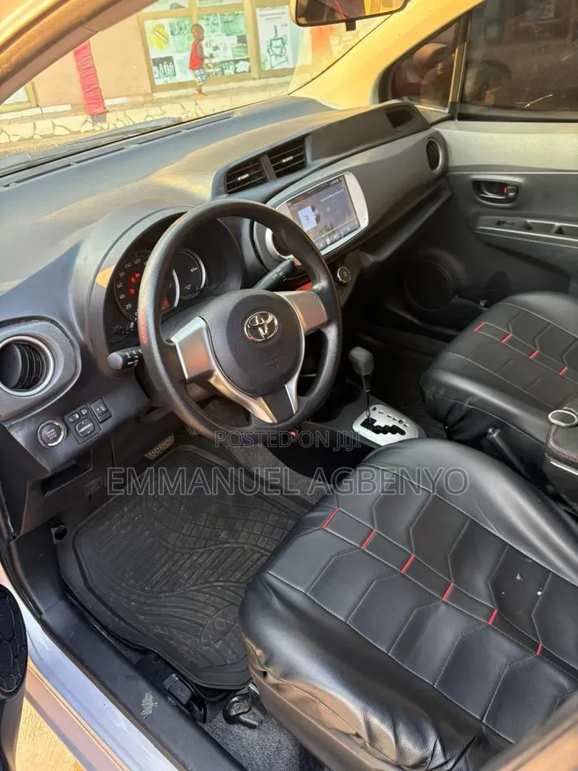 Toyota Vitz 2013 Silver