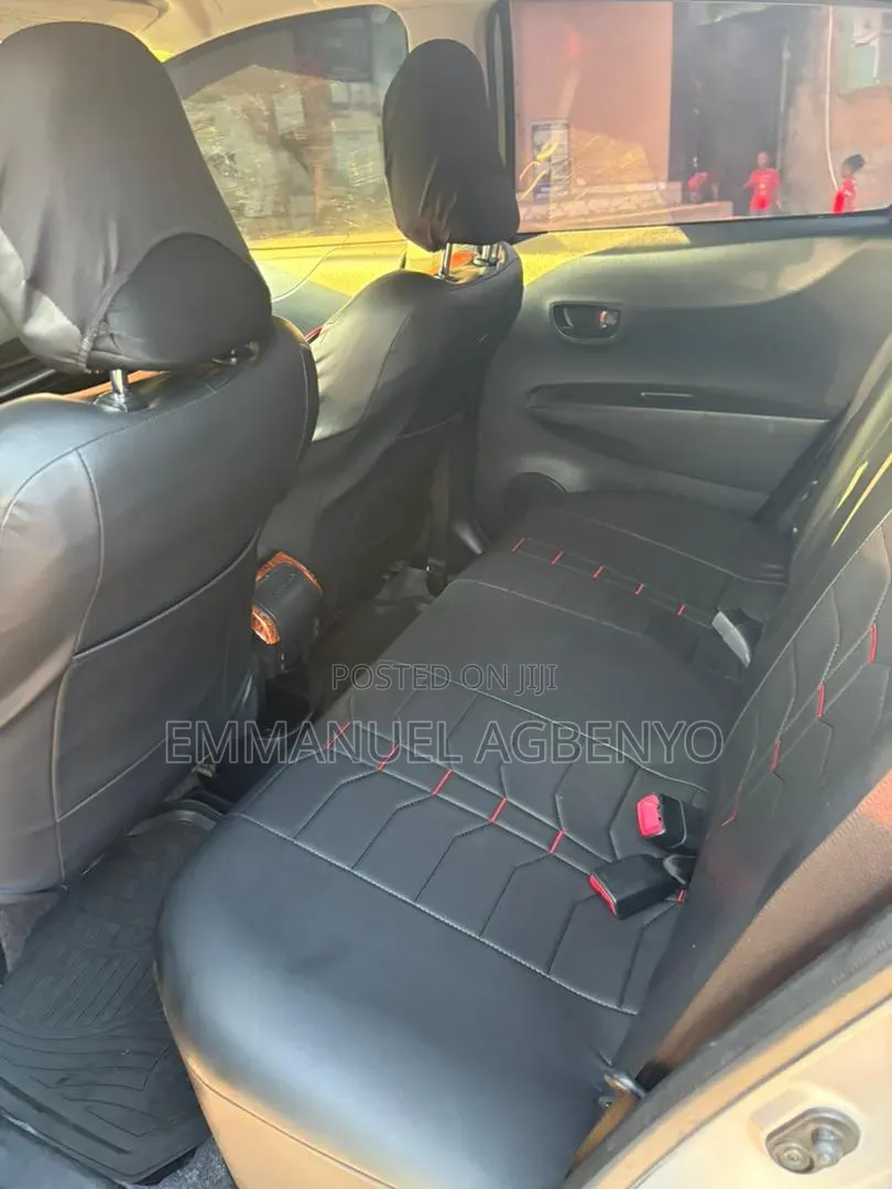 Toyota Vitz 2013 Silver