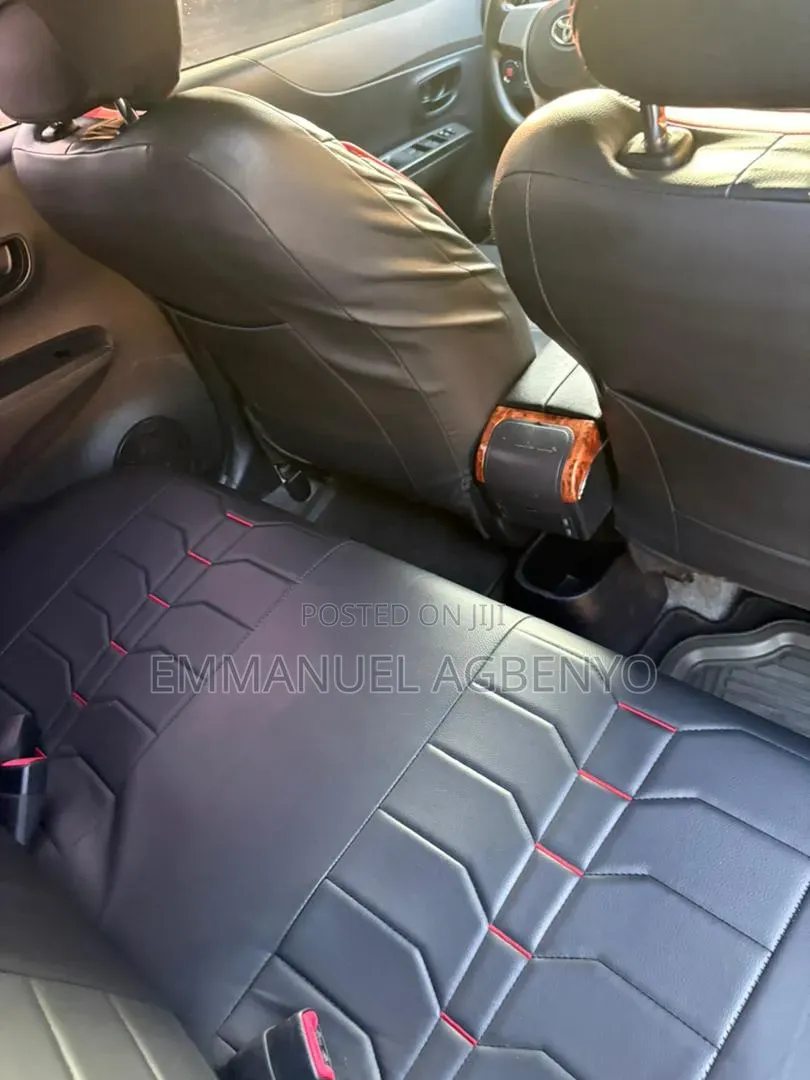 Toyota Vitz 2013 Silver