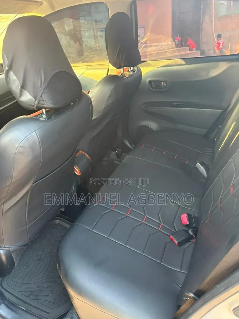 Toyota Vitz 2013 Silver