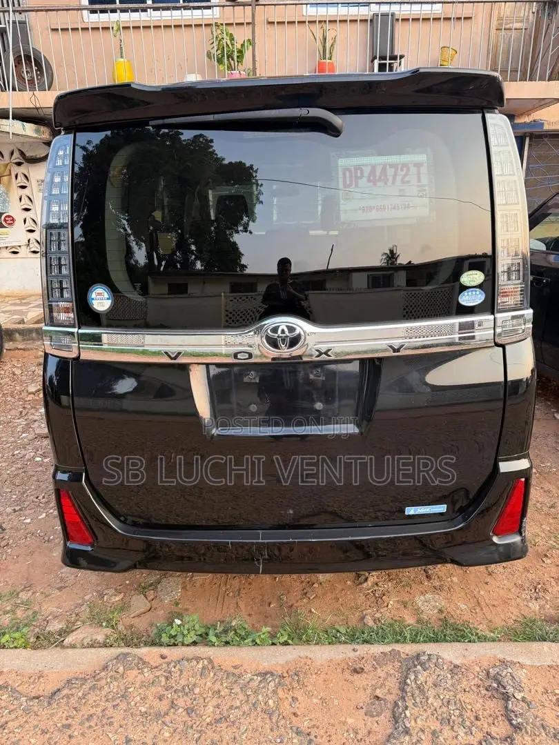 Toyota Voxy 2012 Black