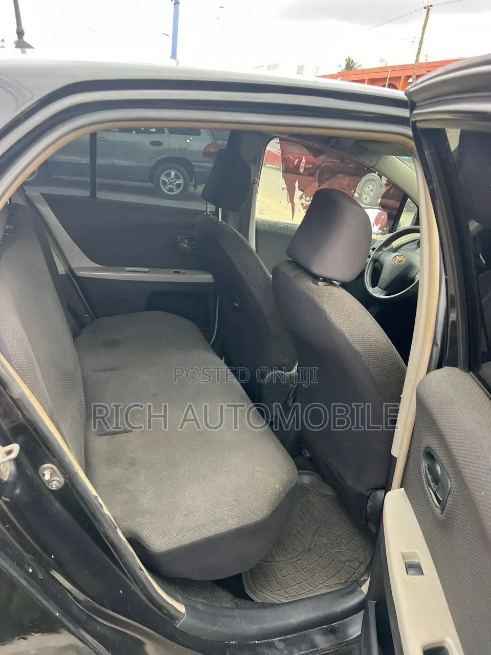 Toyota Vitz 1.0 FWD 3dr 2010 Black