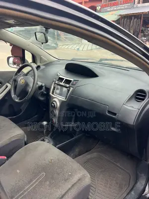 Toyota Vitz 1.0 FWD 3dr 2010 Black
