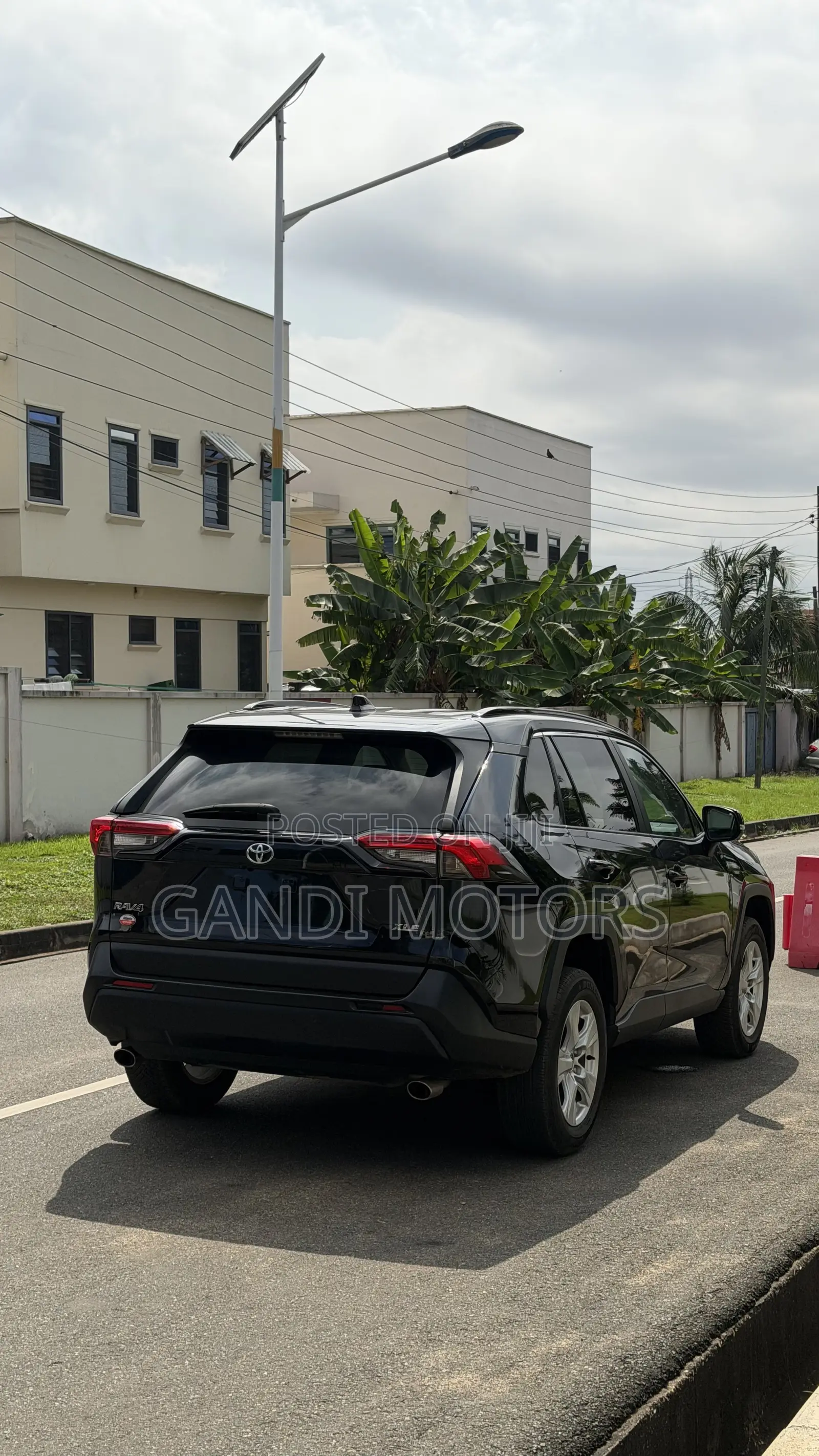 Toyota RAV4 XLE AWD 2020 Black