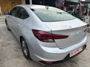 Hyundai Elantra 2019 Silver
