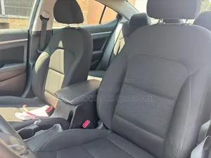 Hyundai Elantra 2019 Silver