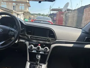 Hyundai Elantra 2019 Silver