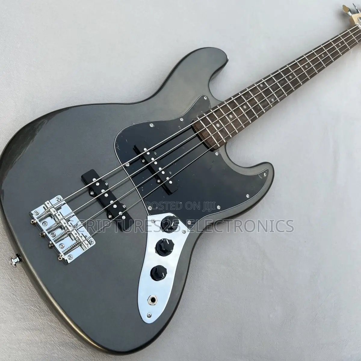 4 Strings Bass Guitar