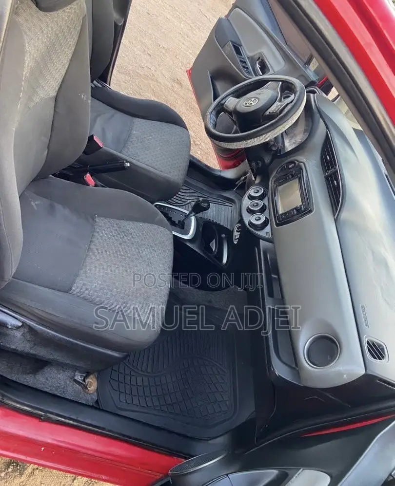 Toyota Yaris 2016 Red